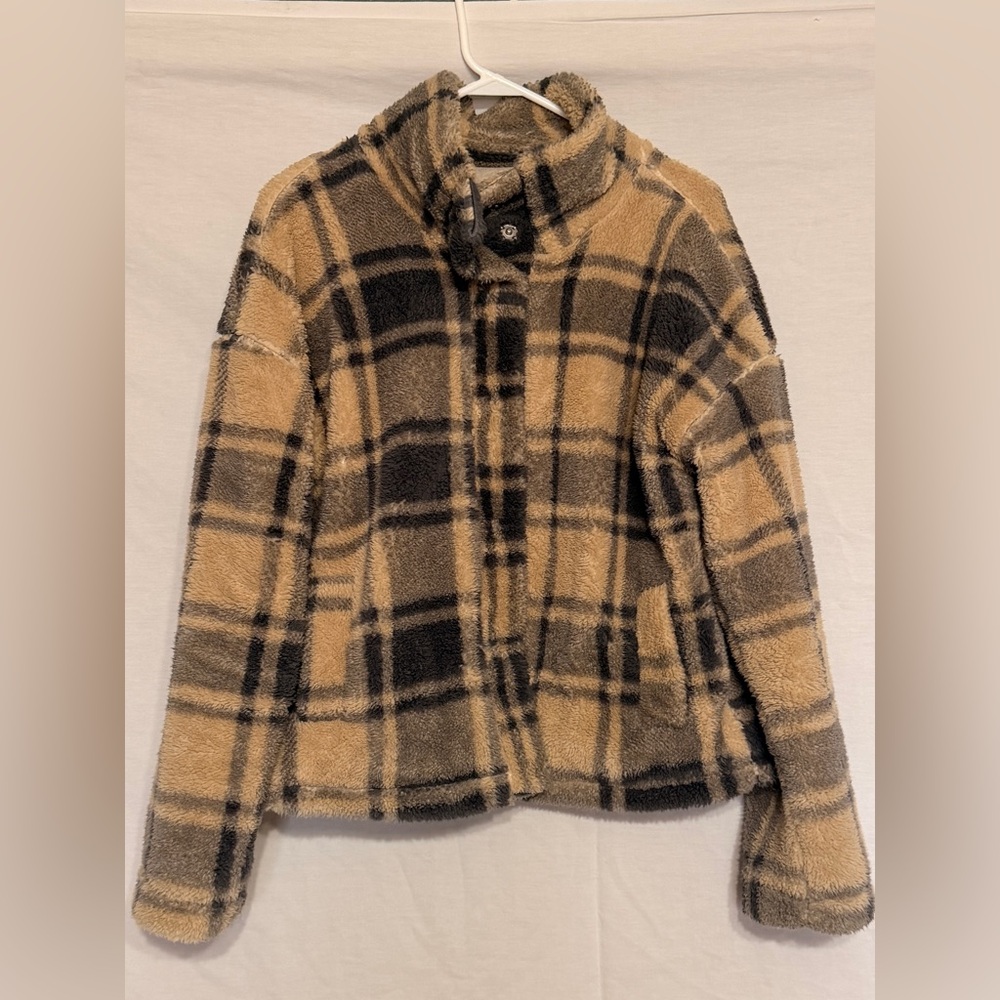 Thread & Supply Women’s Plaid Plush Jacket in Tan and Black